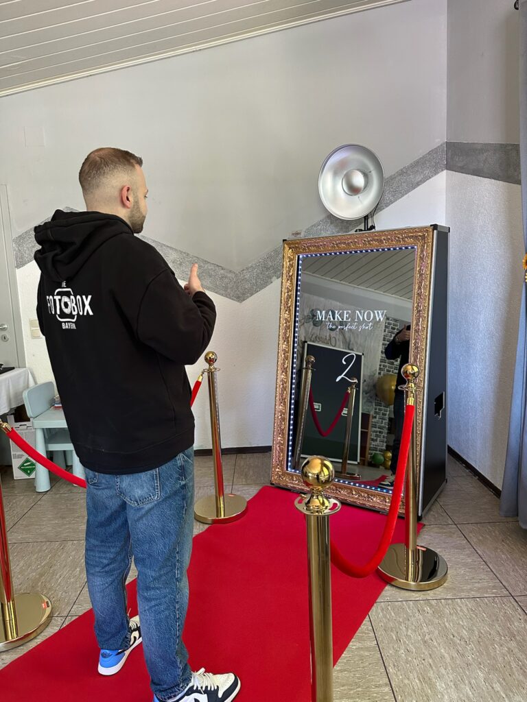 Testlauf eines Fotospiegels vor einer Firmung in Asbach-Bäumenheim