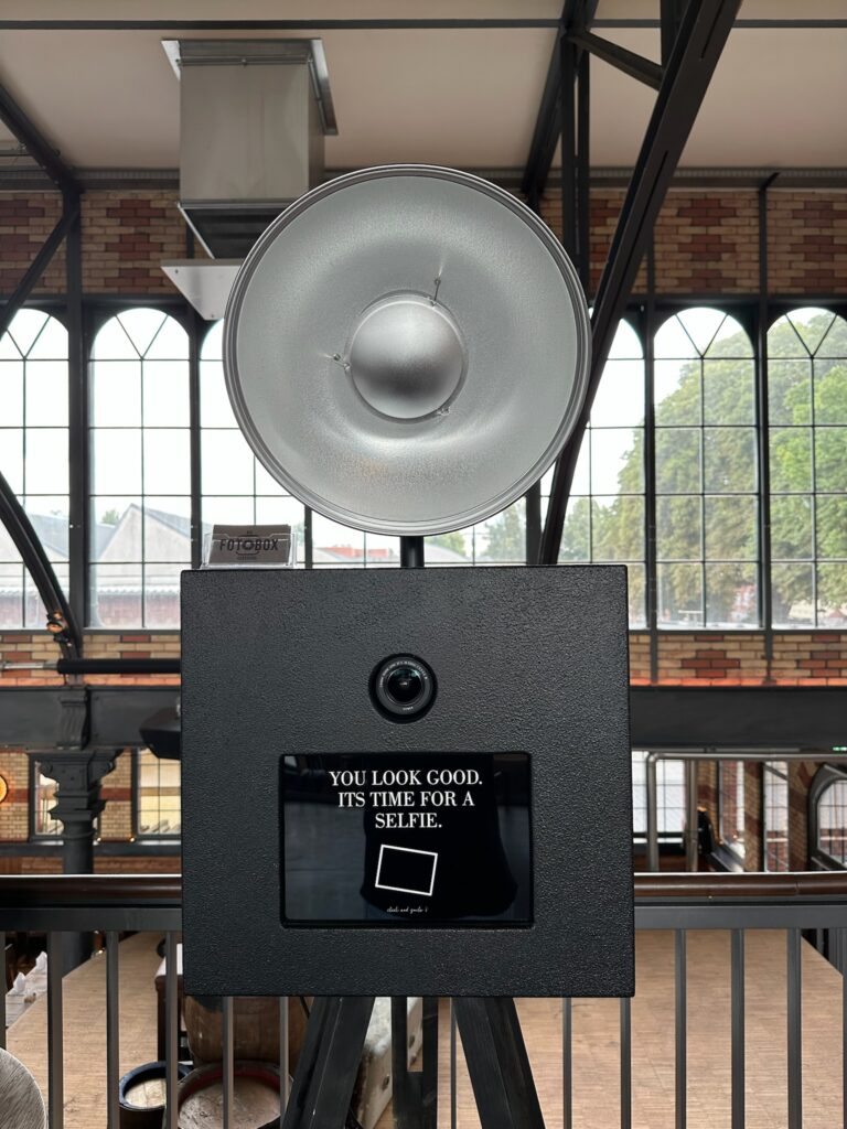 Fotobox mit Industriekulisse in der Kälberhalle Augsburg